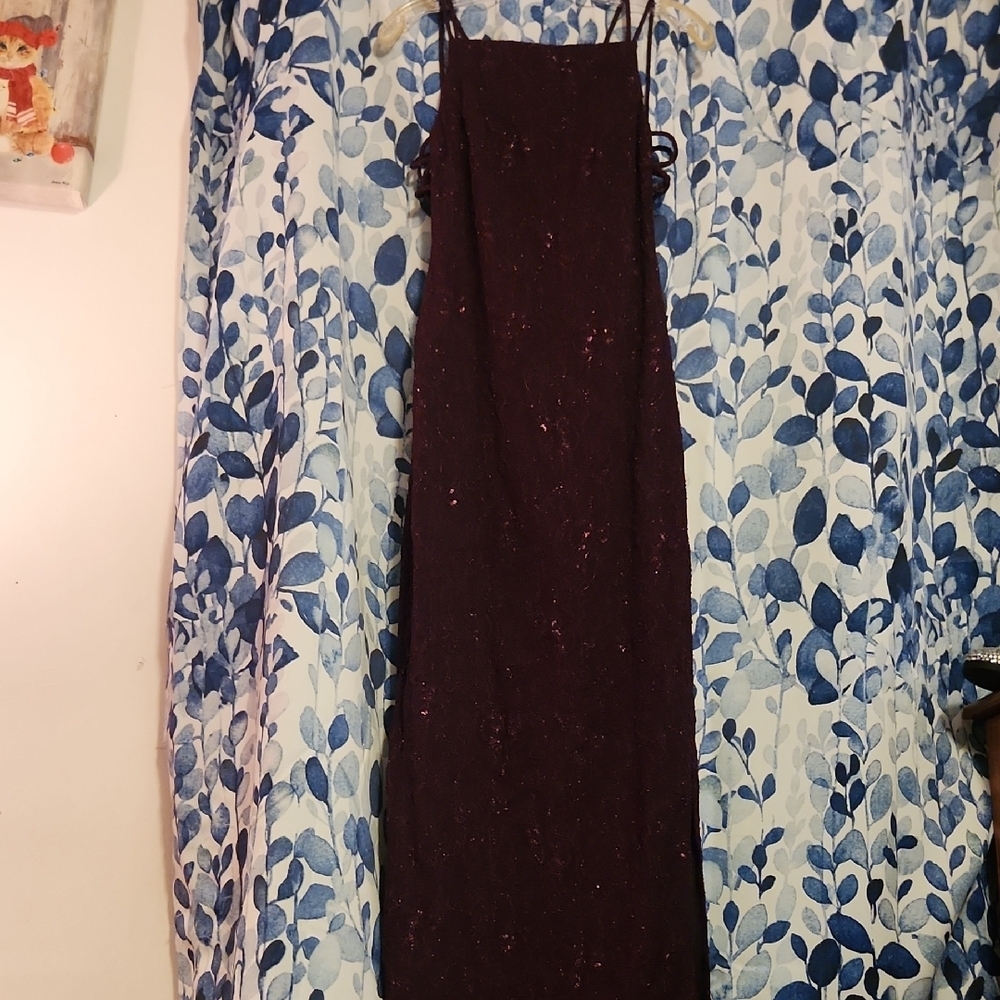 Steppin' Out Brand Elegant Dark Red Spaghetti Strap Prom Dress Size 11/12